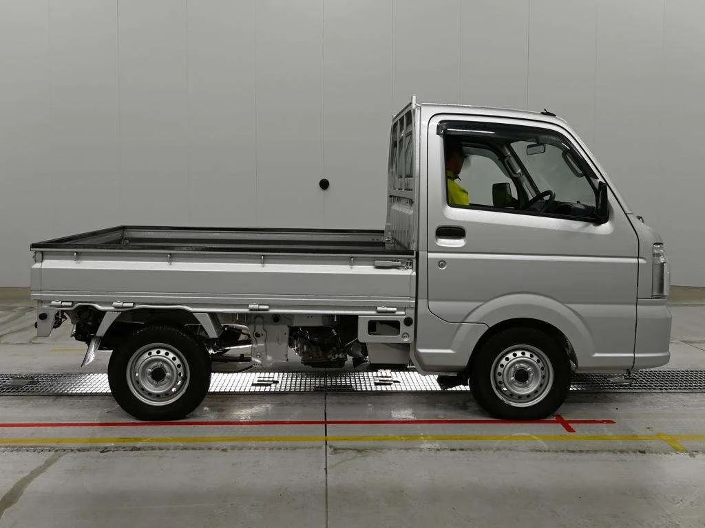 Nissan NT100 Clipper DR16T 2023